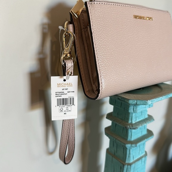 NWT MICHAEL KORS SOFT PINK GOLD PEBBLED LEATHER JET SET WRISTLET WALLET - Picture 2 of 7